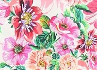 Купон шёлк твил D&G крупный цветочный узор в розовых тонах на розовато-белом фоне