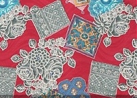Шелк-жаккард с рисунком серо-мятных цветов и платочков на светло-вишнёвом фоне